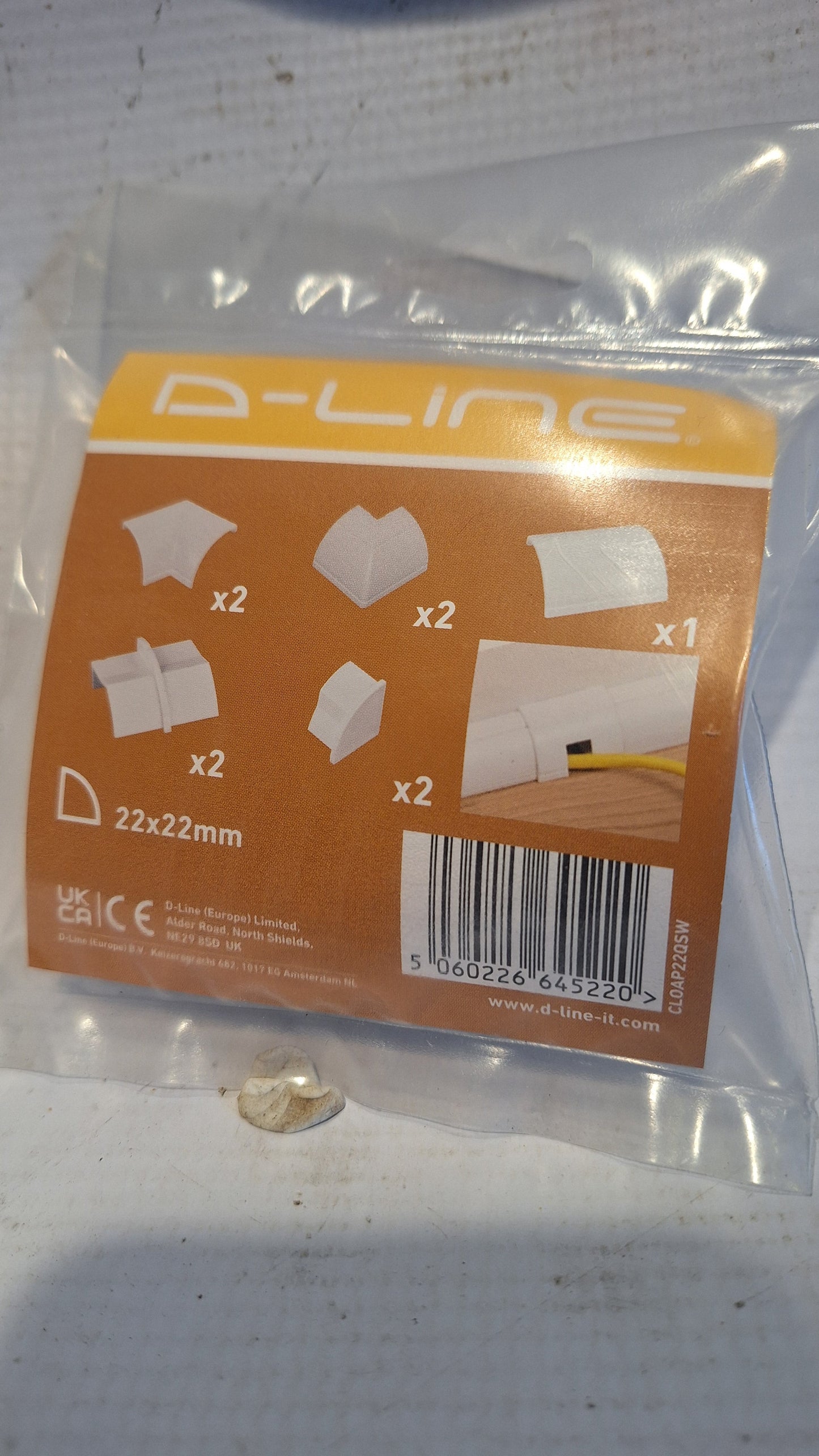 d-line Trunking Accessories pack: For 22mm x 22mm Quarter round trunking, white: Bends, Ends and Adapters.