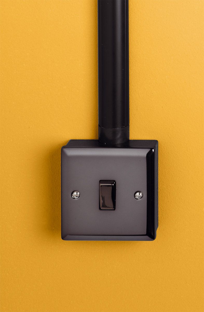 D-Line: Half Round Cable Management Trunking - 30mm x 15mm x 2m - BLACK